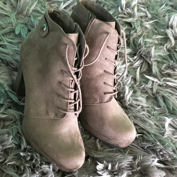 Cute Casual Ankle Boots - Picture 4 of 4